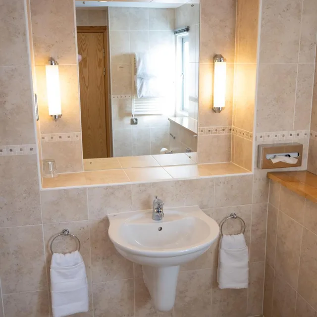 suite, Hellidon Lakes Golf Spa Hotel 8/10