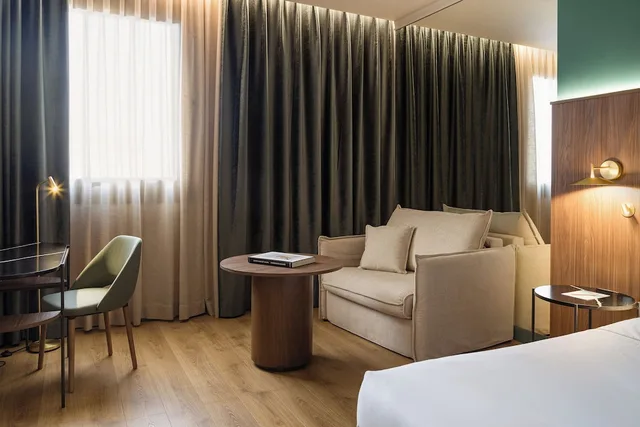 غرفة عائلية ثلاثية بسرير كينج وسرير فردي، Melia Milano Hotel 5/10