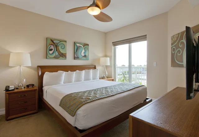 جناح بسرير كينج وسرير كوين بإطلالة على المسبح بغرفتي نوم لذوي الإعاقة، Crystal Palms Beach Resort 1/4