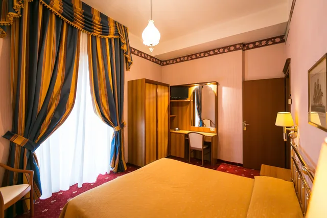 Room, Queen Bed, Lake Front، Hotel Milan Speranza Au Lac 1/6