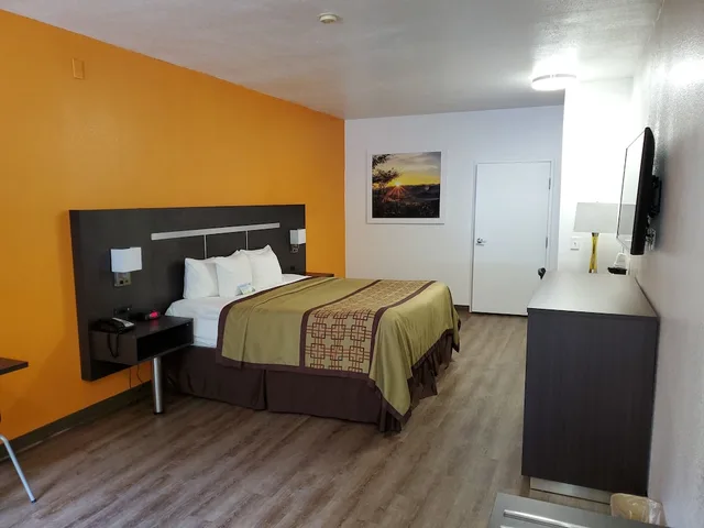 غرفة بسرير كينج لذوي الإعاقة، Days Inn by Wyndham Lexington 2/10