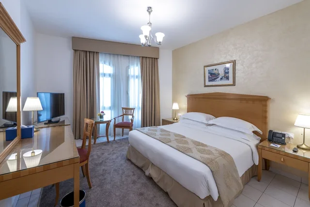 غرفة كلاسيكية بسرير كينج، Swissotel Al Murooj Dubai 6/10