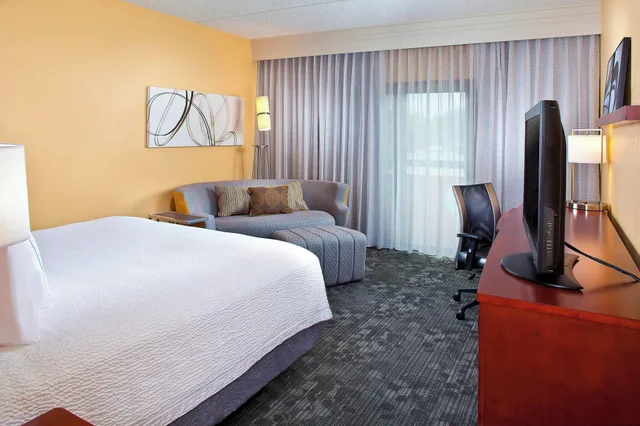 غرفة بسرير مزدوج لذوي الإعاقة، Courtyard By Marriott Miami Airport West Doral 1/3