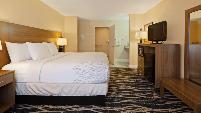 Room, King Bed, Best Western Mountainbrook Inn 2/10