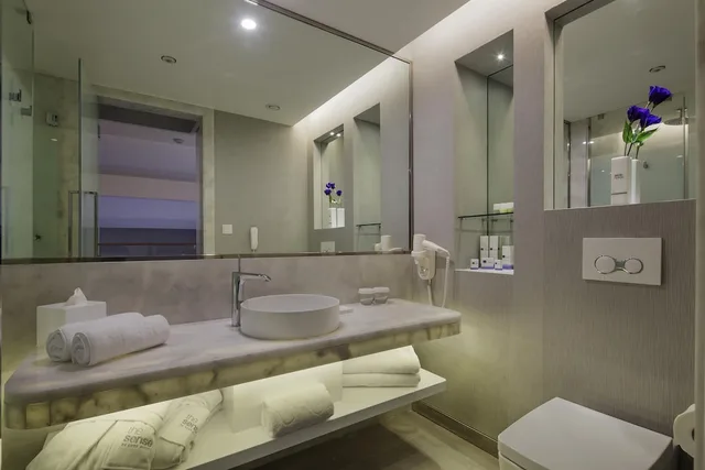 Room, 1 Double and 1 Single Bed, Pool Access، The Sense De Luxe Hotel 3/4