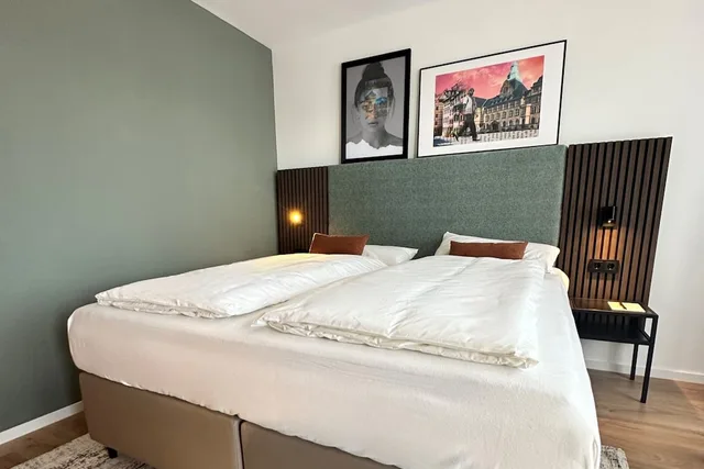 غرفة بزنس بسرير كينج بشرفة، Aspire Palais Recklinghausen,Trademark Collection by Wyndham 1/10