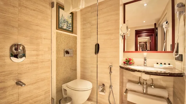 غرفة سوبيريور بسرير كينج، Golden Tulip Essential Jaipur 2/3