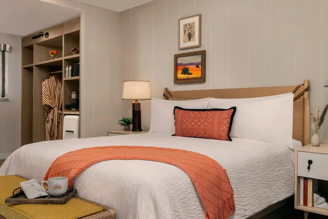 Garden, Suite, King Bed, Pet Friendly، Paso Robles Inn 1/2