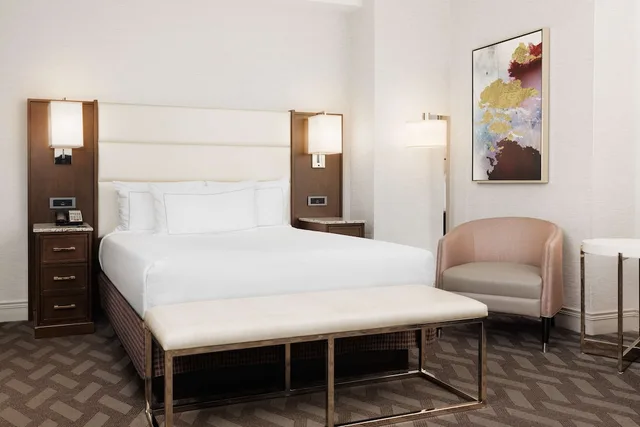 غرفة ديلوكس بسرير كوين، Hilton Boston Park Plaza 1/5