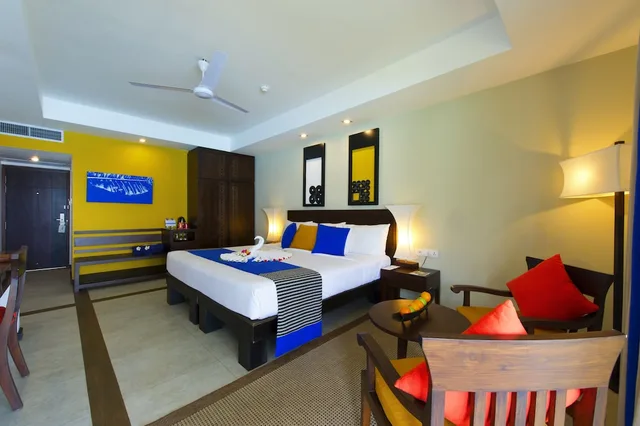 Superior, Twin Beds, Sea View, Club Hotel Dolphin 2/4