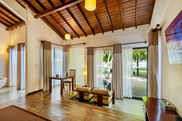 جناح، The Calm Resort and Spa 2/2