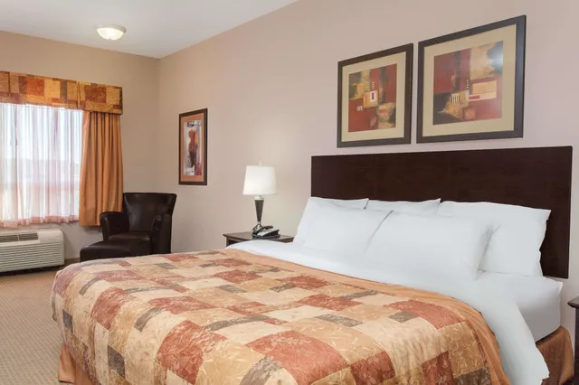 غرفة بسرير كينج، Ramada By Wyndham Brooks 2/3