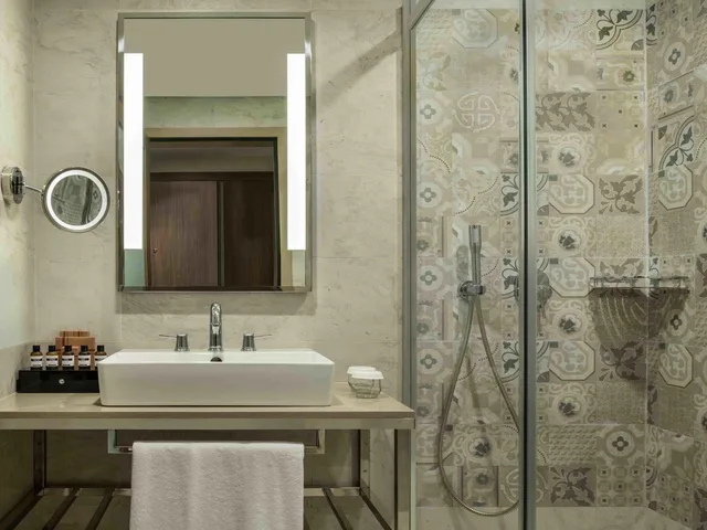 غرفة متصلة كلاسيكية بسريرين كينج، Movenpick Hotel Istanbul Asia Airport 6/6