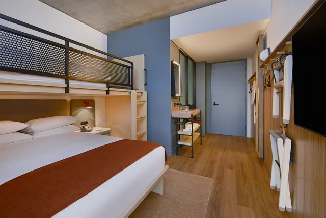 غرفة عائلية بسرير مزدوج، Moxy Sydney Airport 3/9