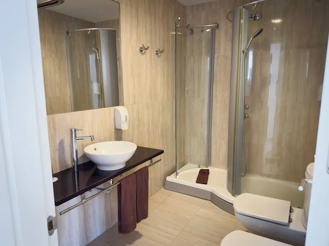 شقة بسريرين منفصلين بغرفتي نوم مع أريكة بمسبح خاص، Holiday Club Sol Amadores 10/10
