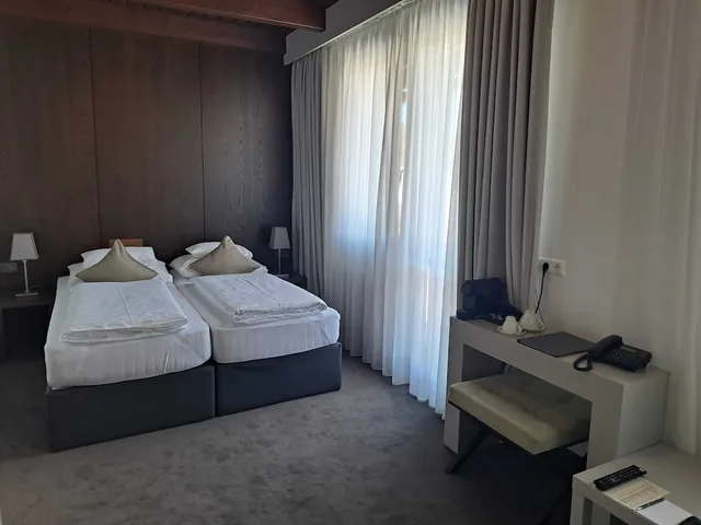 غرفة كومفورت بسرير كوين بغرفة نوم واحدة، HOTEL & SPA WULFENIA 1/3