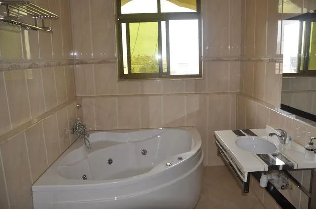 شقة بسريرين مزدوجين بغرفتي نوم، Biraj International Hotel 1/3