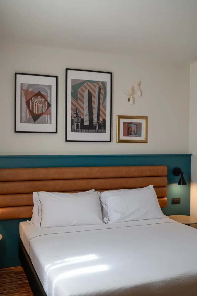 غرفة كومفورت بسرير مزدوج أو سريرين منفصلين، Bleis Hotel 2/5