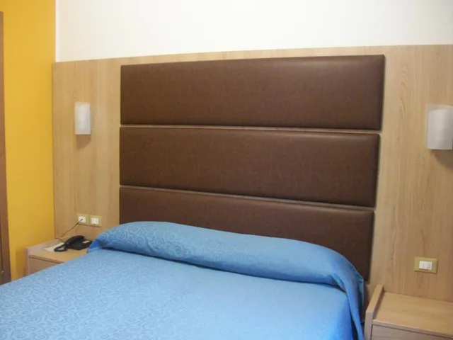 Room, Double or Twin Bed, Partial Sea View, Separate Building، HOTEL MONDIAL 4/9
