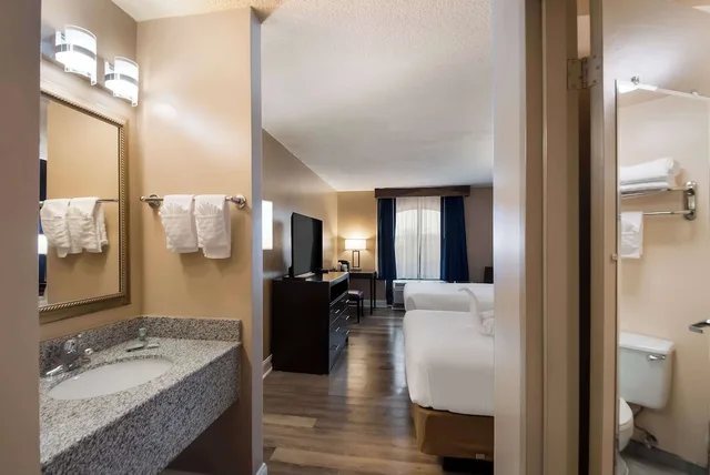 Standard, 2 Double Beds, Best Western Springfield 7/8