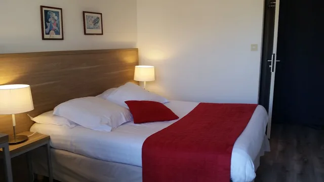 غرفة قياسية بسرير مزدوج، LOGIS HOTEL LES COMTES DE PARDIAC 3/5