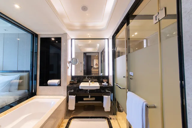 غرفة قياسية بسرير كينج بإطلالة على الحديقة، Junluxe Hotel Guangzhou Zengcheng 8/8