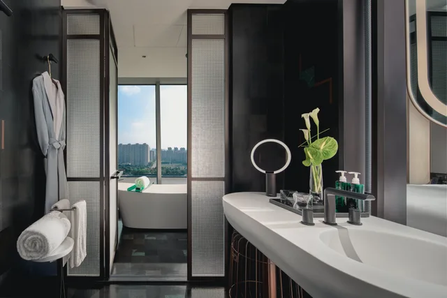 غرفة قياسية بسريرين مزدوجين بإطلالة على النهر، Hotel Indigo Ningbo Riverside 2/2
