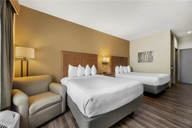 Room, 2 Queen Beds, Pet Friendly, Best Western Woodburn 2/3