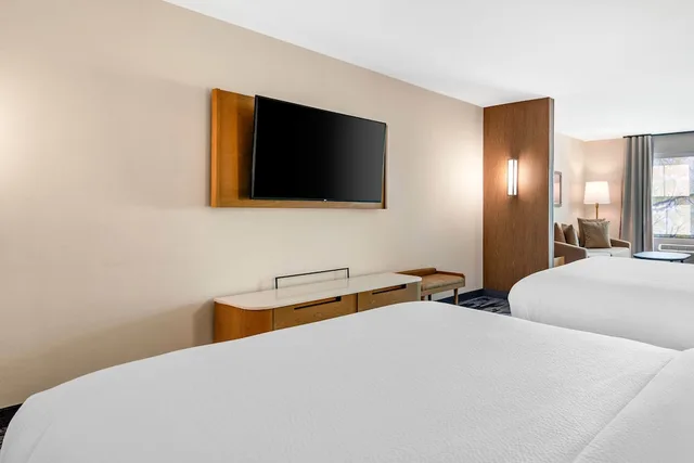 Suite, 2 Queen Beds, Sofa, Fairfield Inn & Suites North Conway 4/7