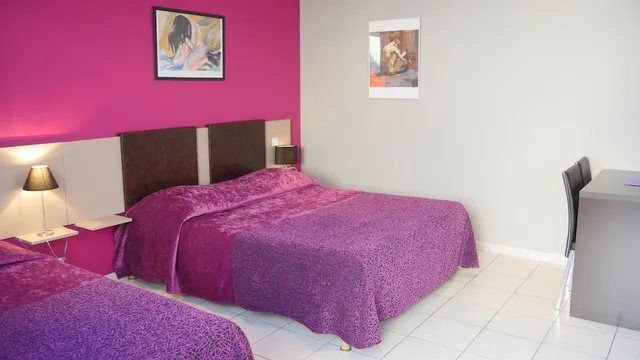غرفة ثلاثية بسرير كوين وسرير فردي، Hotel Savary 1/2