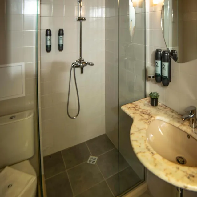 جناح، Maria Luisa Hotel 9/10
