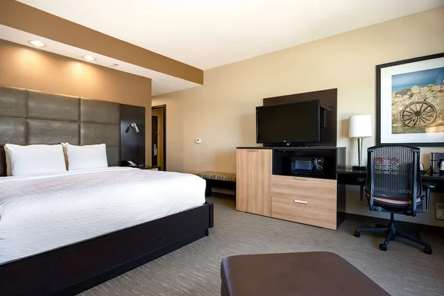 غرفة قياسية بسرير كينج لذوي الإعاقة، Best Western Premier Bryan College Station 4/9