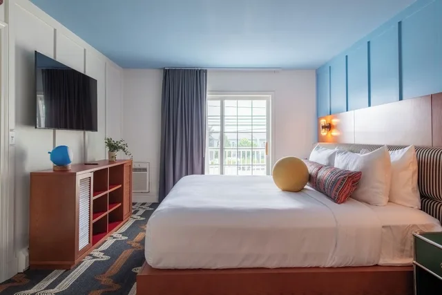 1 Bedroom, Suite, King Bed, Hot Tub, Ogunquit Hotel 1/10