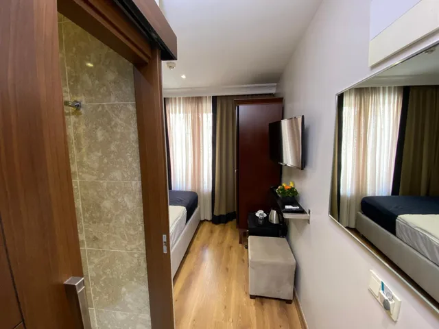 Deluxe, Single, Four Doors Hotel 2/5