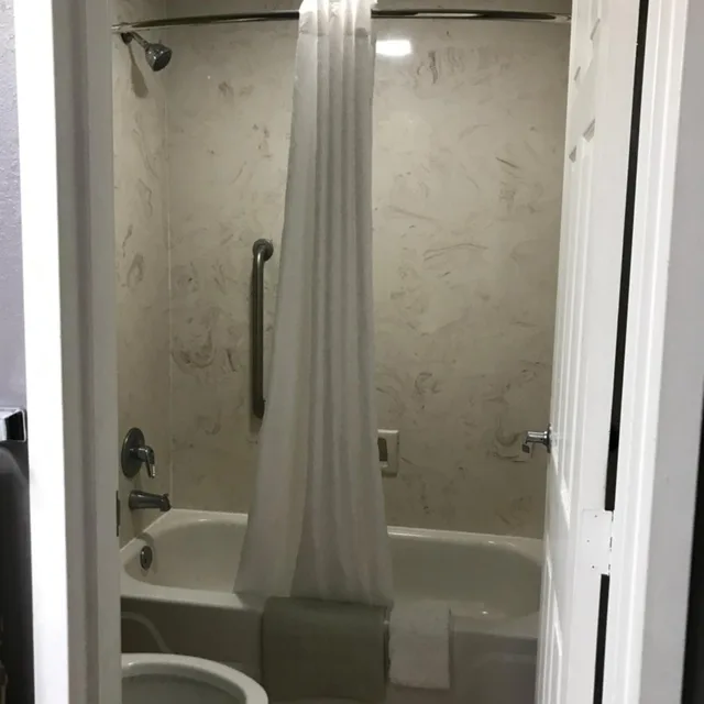 غرفة بسرير كينج للمدخنين، Super 8 by Wyndham Slidell 5/5