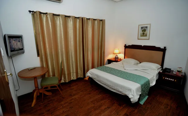 غرفة جونيور بسرير كوين بشرفة، Jess Hotel 1/2