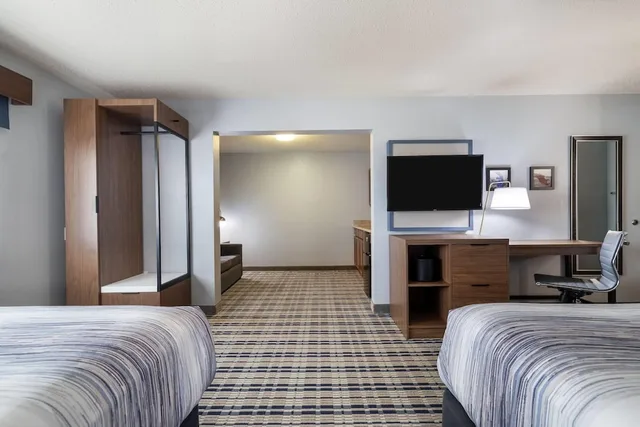 جناح استوديو بسريرين كوين، AmericInn by Wyndham Chamberlain Conference Center 4/6