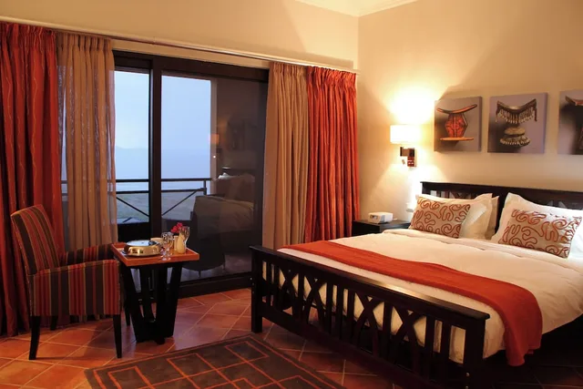 Queen Bed, Lake View, Haile Resort Hawassa 2/8