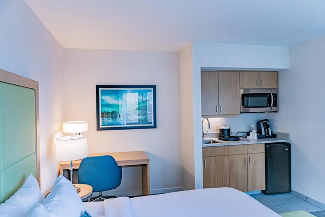 Junior Suite, King Bed, The Inn at Longwood Medical 2/10