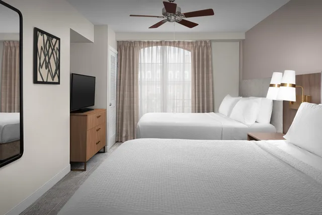 2 Bedrooms, Suite, 1 King and 2 Queen Beds, Sofa, STAYBRIDGE SUITES COLUMBIA 2/4