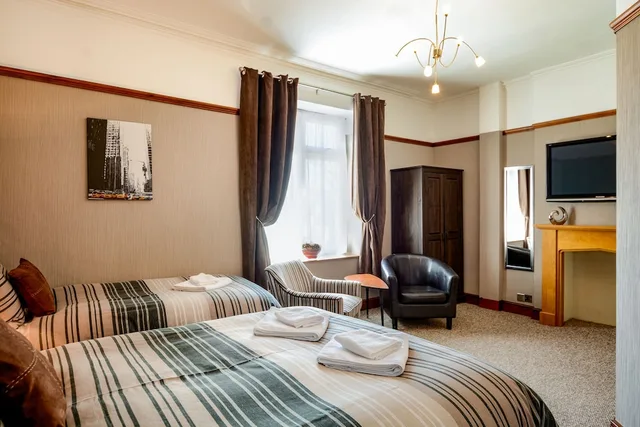 جناح، Tanes Hotel 2/6