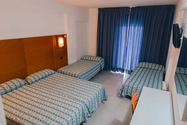 غرفة اقتصادية ثلاثية بثلاثة أسرّة، Port Fiesta Park Hotel 4/7