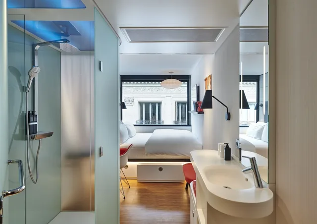 Room, King Bed, CitizenM Paris Opera 8/10