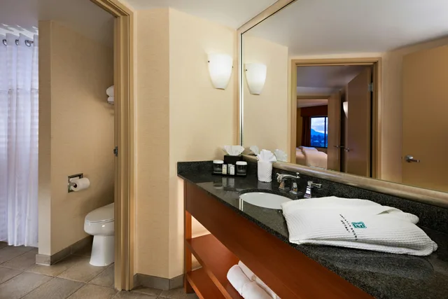 غرفة بسريرين مزدوجين، Embassy Suites by Hilton Phoenix Scottsdale 2/2
