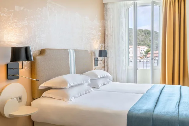 Superior, Double Bed, Harbour View, Best Western Hotel Du Roy D'aragon 5/9