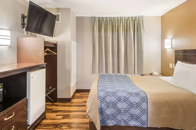 غرفة بسرير كوين، Econo Lodge Morristown West 2/4