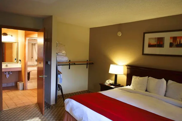 Suite, King Bed, Accessible, Country Inn & Suites by Radisson Lincoln North Hotel and Conference Center NE 1/2