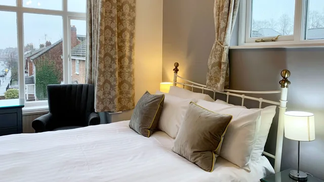 جناح بسرير كينج وسرير فردي، The Crescent Guest House 7/10