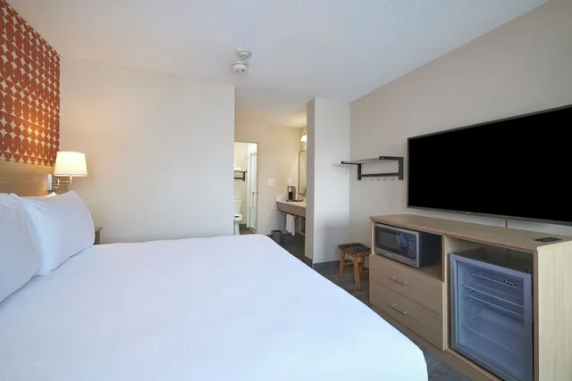غرفة قياسية بسرير كينج، Olentangy Motor Inn 1/2