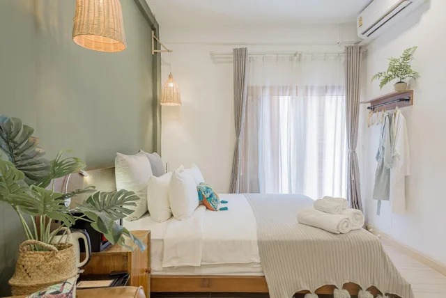 Room, King Bed, Garden View, Yolo Bangkok Boutique Hotel 4/10